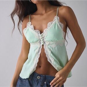 NWT Kimchi Blue Krista Flyaway Lace Trim Satin Cami in Light Green Size XL